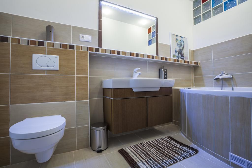 Luxury Air-Conditioned Rooms In Old Town Pressburg Exterior foto