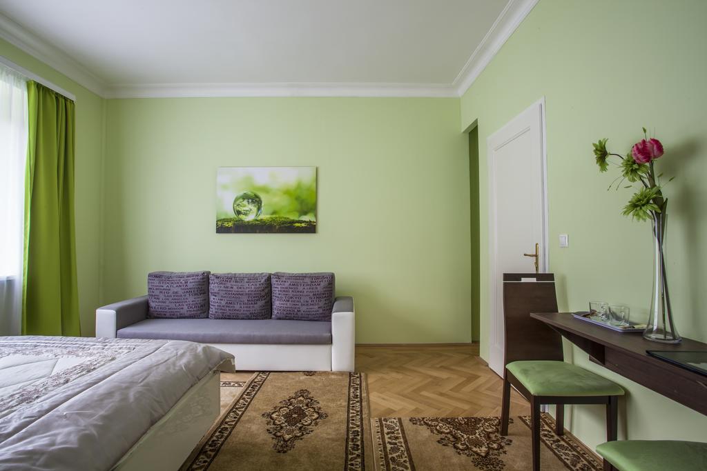 Luxury Air-Conditioned Rooms In Old Town Pressburg Exterior foto