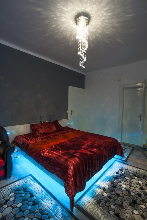 Luxury Air-Conditioned Rooms In Old Town Pressburg Exterior foto