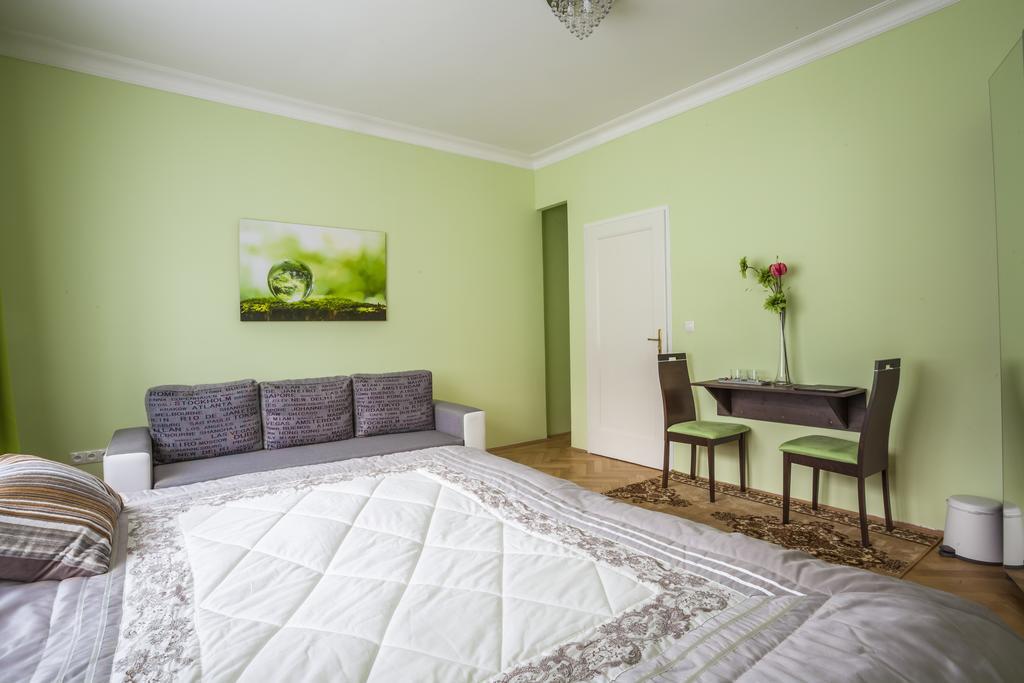 Luxury Air-Conditioned Rooms In Old Town Pressburg Exterior foto