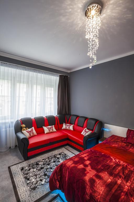 Luxury Air-Conditioned Rooms In Old Town Pressburg Exterior foto