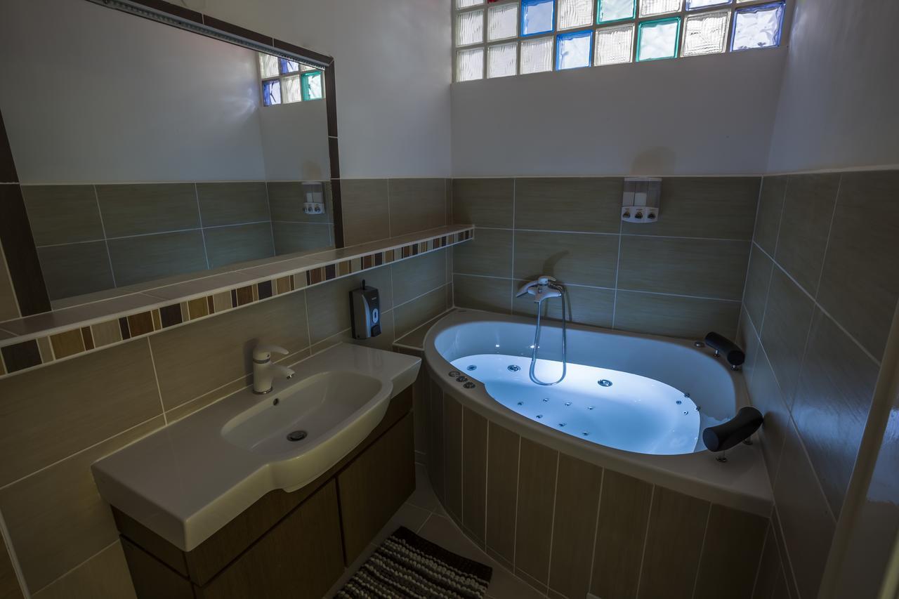 Luxury Air-Conditioned Rooms In Old Town Pressburg Exterior foto